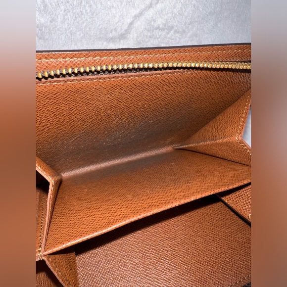 Louis Vuitton Wallet - Picture 6 of 8